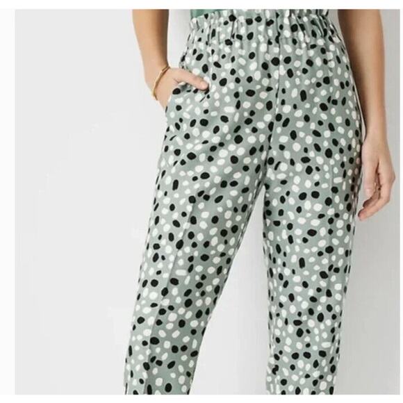 Ann Taylor Womens pull on green/white/black paperbag pants, size Medium leopard - Picture 2 of 10